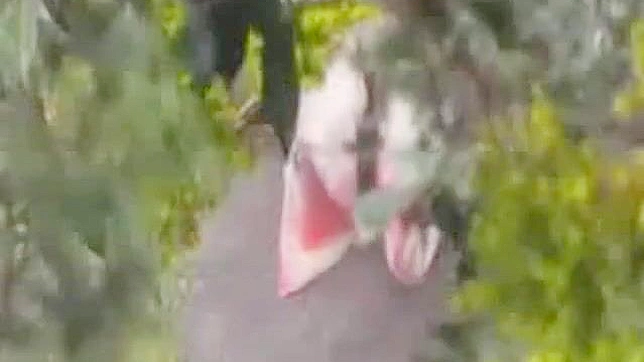 JAV美女在植物怪兽吞噬幻想中迷失于狂野欲望！