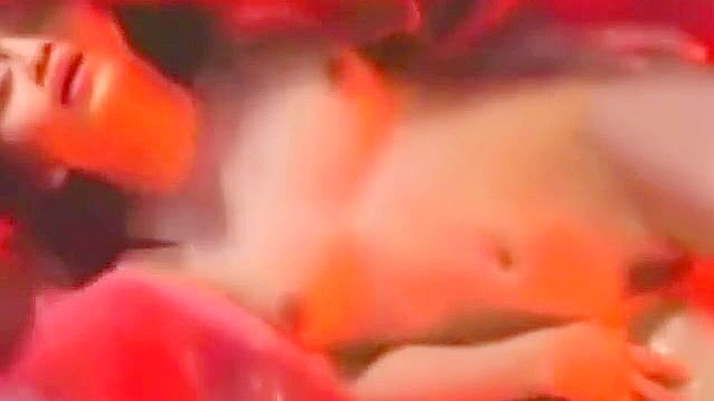 JAV美女在植物怪兽吞噬幻想中迷失于狂野欲望！