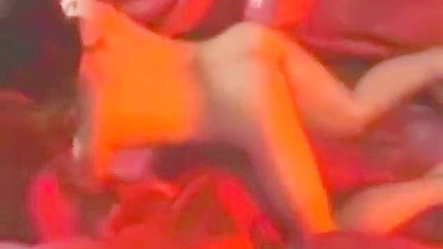 JAV美女在植物怪兽吞噬幻想中迷失于狂野欲望！