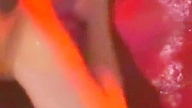 JAV美女在植物怪兽吞噬幻想中迷失于狂野欲望！