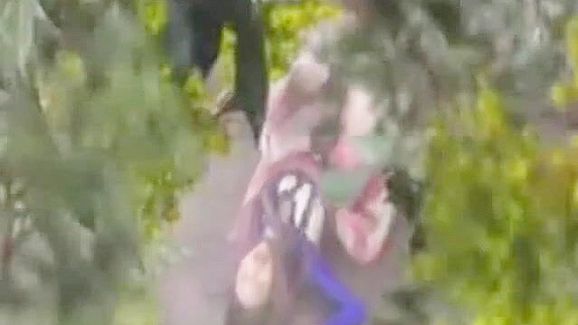 JAV美女在植物怪兽吞噬幻想中迷失于狂野欲望！