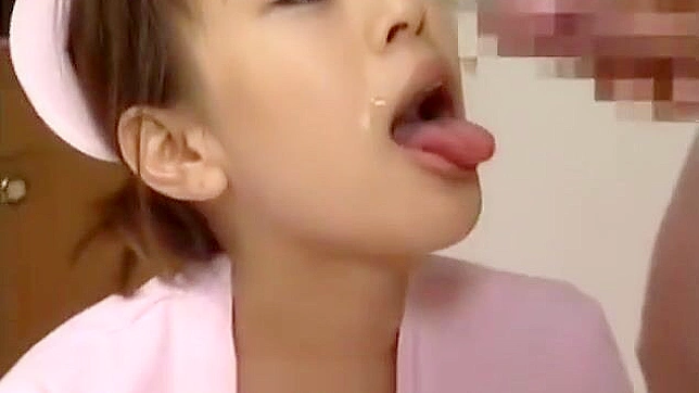 日本美女的欢愉 cum facial 秀~在她口中射精