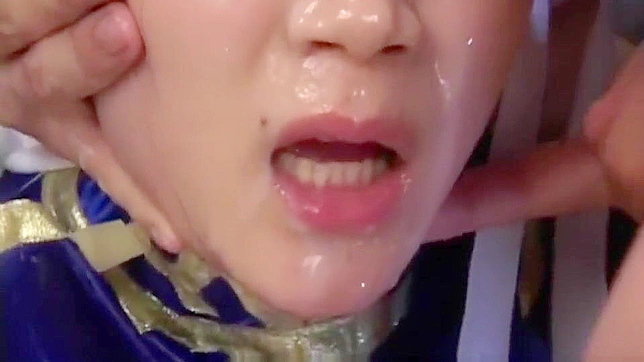 欢迎来到丰满春丽的世界！日本女巫在大型多人颜射狂欢中