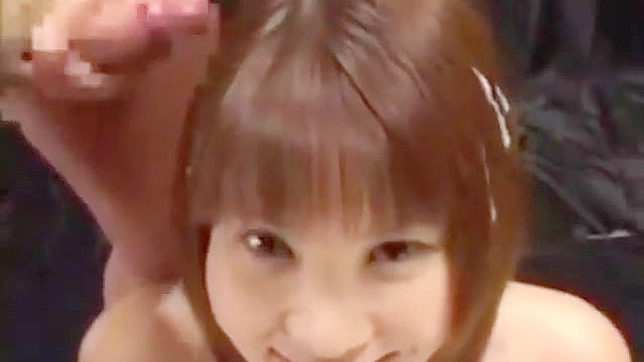 迷人的Yui Kayama在发丝上被精液喷洒浸透