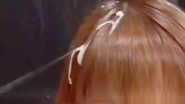 迷人的Yui Kayama在发丝上被精液喷洒浸透