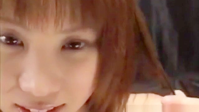 迷人的Yui Kayama在发丝上被精液喷洒浸透