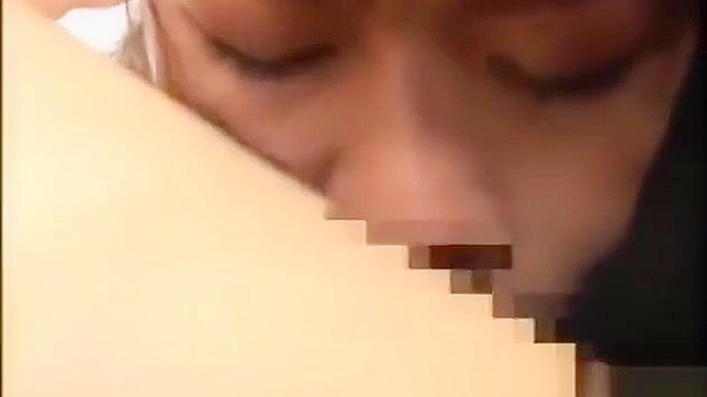 十八岁甜美亚洲少女被绑住后与多人激情群交