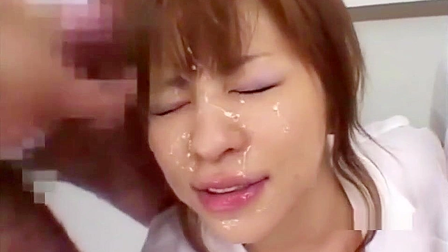 日本AV集体射精：探索情色女王御座的艺术