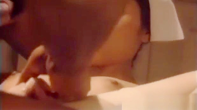 天呐！准备迎接性感日本护士的口交和性爱冒险第四集吧！立即观看！