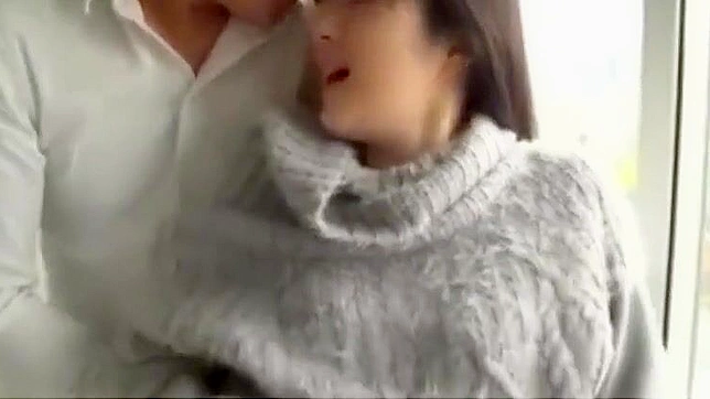 被美丽的日本模特迷住,体验极致的JAV乐趣。