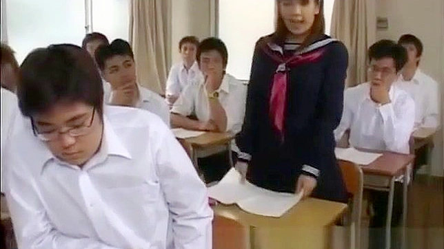 邂逅丰腴的JAV魅力女郎，面对真实多人狂欢！