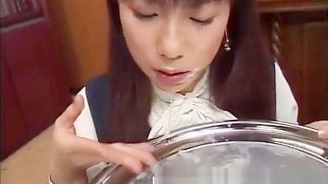 JAV 奇葩：丰满业余美女被多人射精并喝下精液