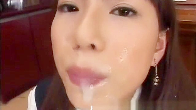 JAV 奇葩：丰满业余美女被多人射精并喝下精液