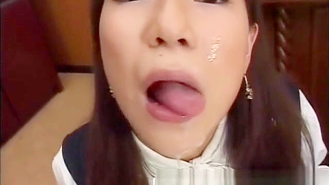 JAV 奇葩：丰满业余美女被多人射精并喝下精液