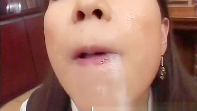 JAV 奇葩：丰满业余美女被多人射精并喝下精液
