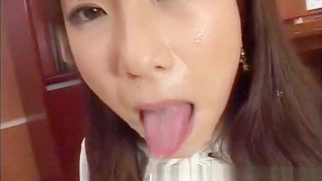JAV 奇葩：丰满业余美女被多人射精并喝下精液
