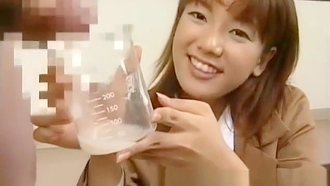 日本美女在火热的群交场景中完全展现自我