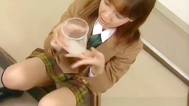 日本美女在火热的群交场景中完全展现自我