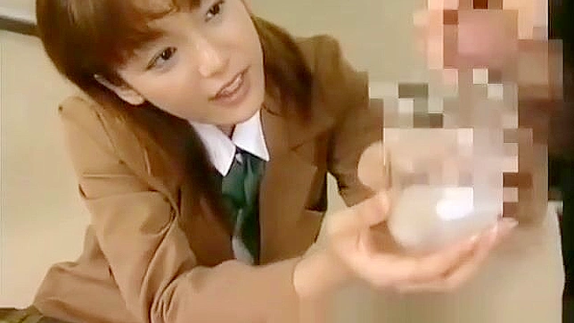 日本美女在火热的群交场景中完全展现自我