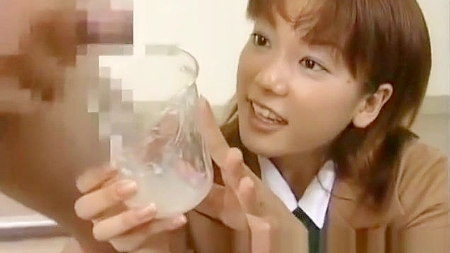 日本美女在火热的群交场景中完全展现自我