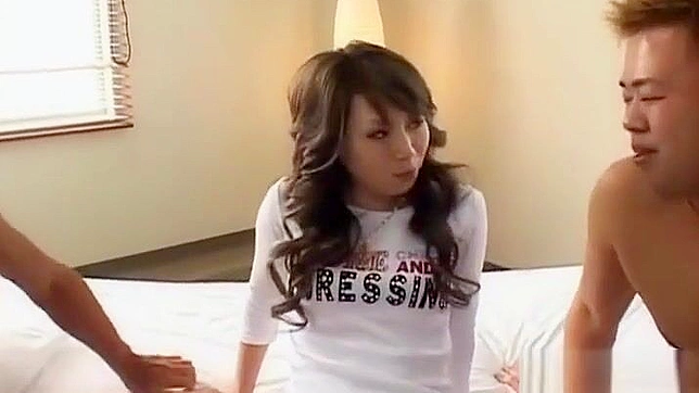 川奈优在激荡三人行中热力四射—第二部分 JAV美女