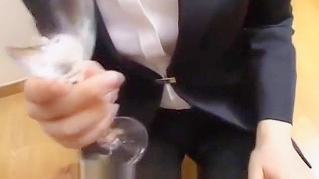 诱人的JAV女孩在束缚中~探索终极快感