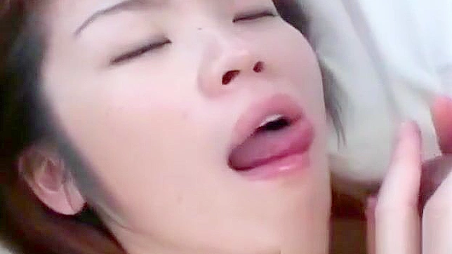 在我的娇小身体上射精！在第5部分被我的炮友疯狂操弄