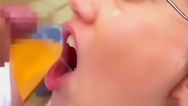 遇见那位知道如何像专业般吸吮的日本放荡美人！