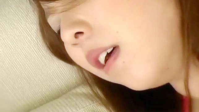 花月优衣，JAV魅惑女神~探索她在免费亚洲色情中的诱人魅力！