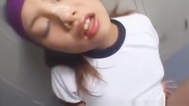 品尝诱人日本少女专属颜射狂欢！