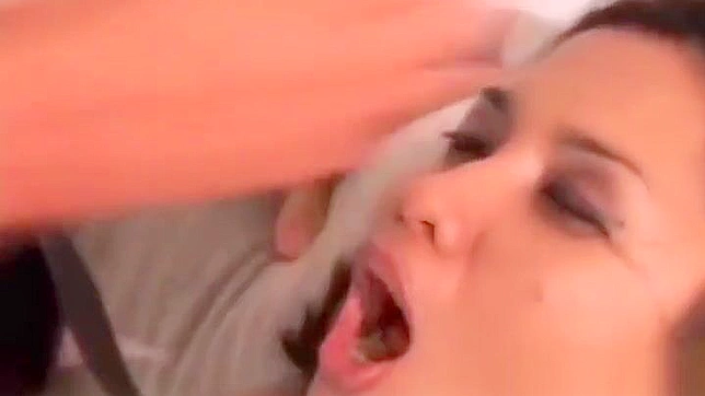 迷人的JAV女优在第二部分让你尖叫欢愉！