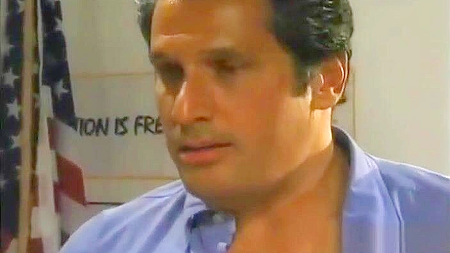 体验终极MILF幻想双插入！JAV浪女被亚洲浓精吸引纠缠