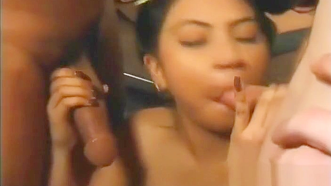 体验终极MILF幻想双插入！JAV浪女被亚洲浓精吸引纠缠