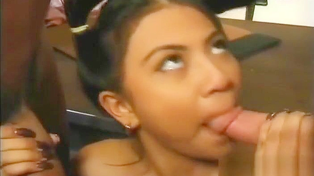 体验终极MILF幻想双插入！JAV浪女被亚洲浓精吸引纠缠