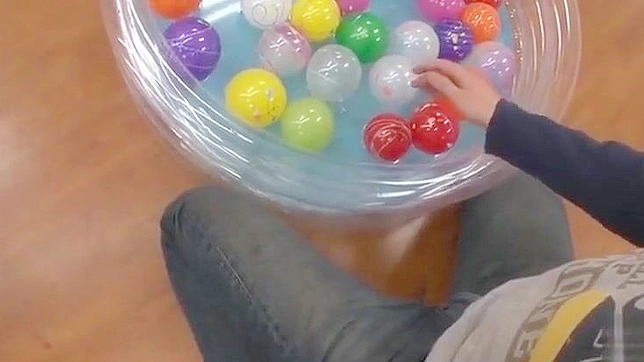 日本魅惑女巫在诱人的JAV视频中—沉醉于她的迷人美貌！