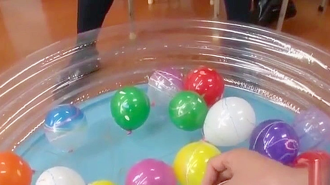 日本魅惑女巫在诱人的JAV视频中—沉醉于她的迷人美貌！