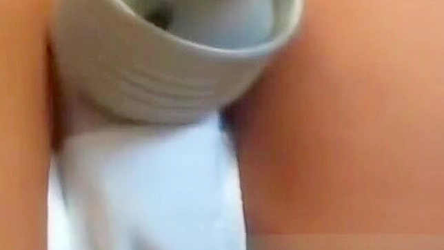 释放欲望：与诱人JAV少女的震动冒险！（第二部分）