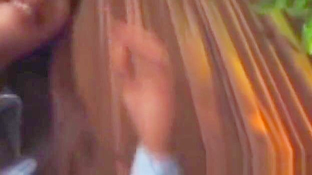 日本女同二人组用湿热的舔舐诱惑对方