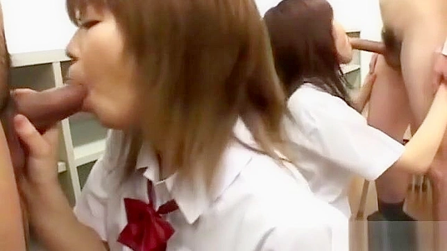 日系女学生探索肉棒第二部 - 不要错过迷人魔法少女的疯狂行为！