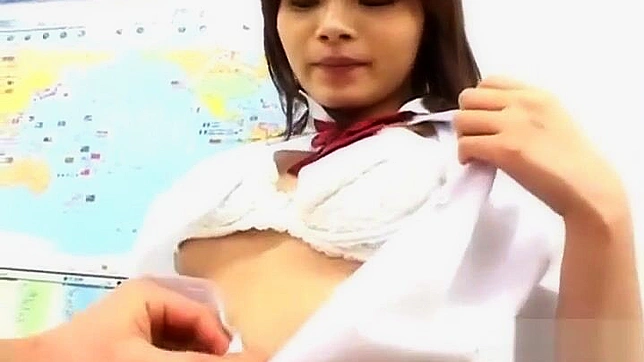 日系女学生探索肉棒第二部 - 不要错过迷人魔法少女的疯狂行为！