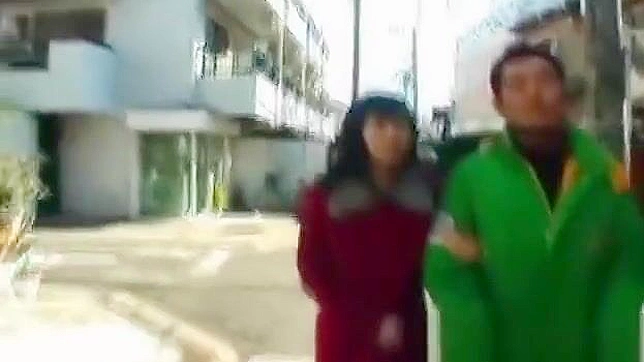 迷人的亚洲女郎在公共场所被手指刺激，必看第六部分！