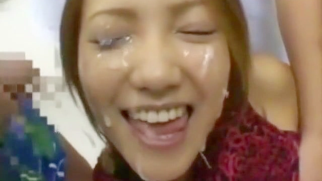 日文美女海野真琴的性感射精喷泉