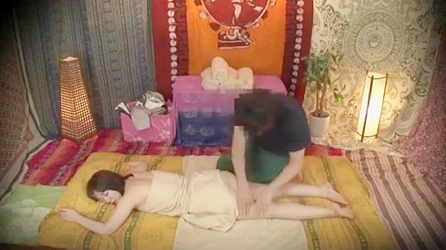 与迷人的日本按摩师放松，沉浸于宁静之中