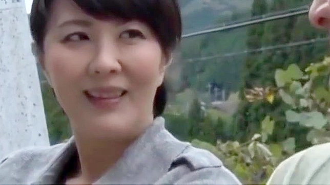 释放欲望：迷人日本女优的激情多人射JAV片段