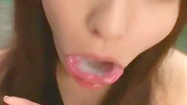 精液喷射与吞咽 ~ 异域日本女神南波杏的精彩JAV场景