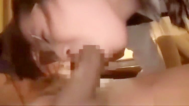 日本美女在办公室群交中变得狂野！