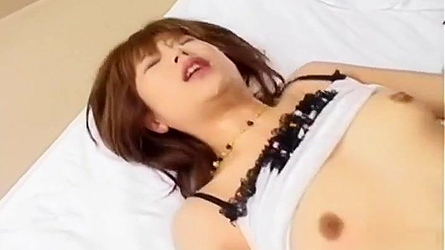 日本女神在激情群交和惊人手淫中大放异彩