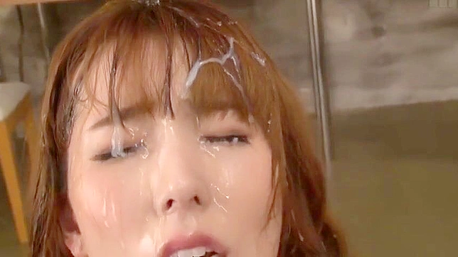 迷人的早田由依在浓郁的多人射精场景中展露风情