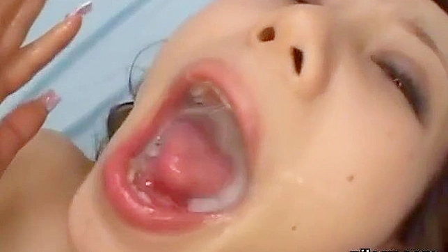 享受日本小猫的甜美的颜射乐趣—一个可爱又搞笑的感受！