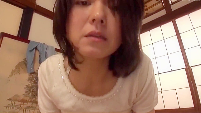 熟女魔咒般舔食继子清晨挺立的硬汉！